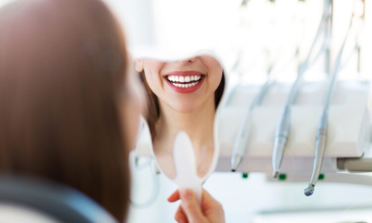 To keep your teeth looking their best after teeth whitening treatment, a consistent maintenance routine and lifestyle changes are essential. 